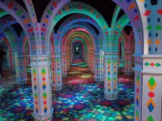 Explore the Mirror Maze